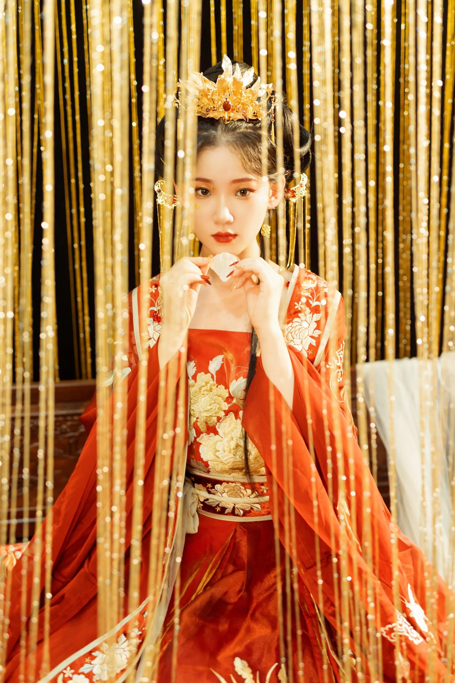 [YITUYU艺图语]2022.09.05 红衣娘子 相望回首喵喵喵 [48P]插图1